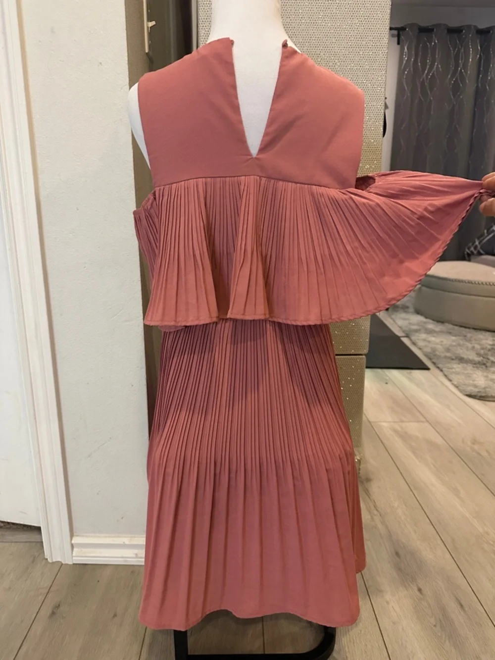 Saks Fifth Avenue Girls Dusty Rose Pleated Party Dress